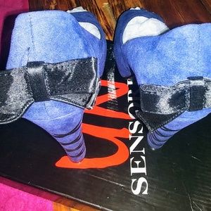 Unsensored Black and Blue heels